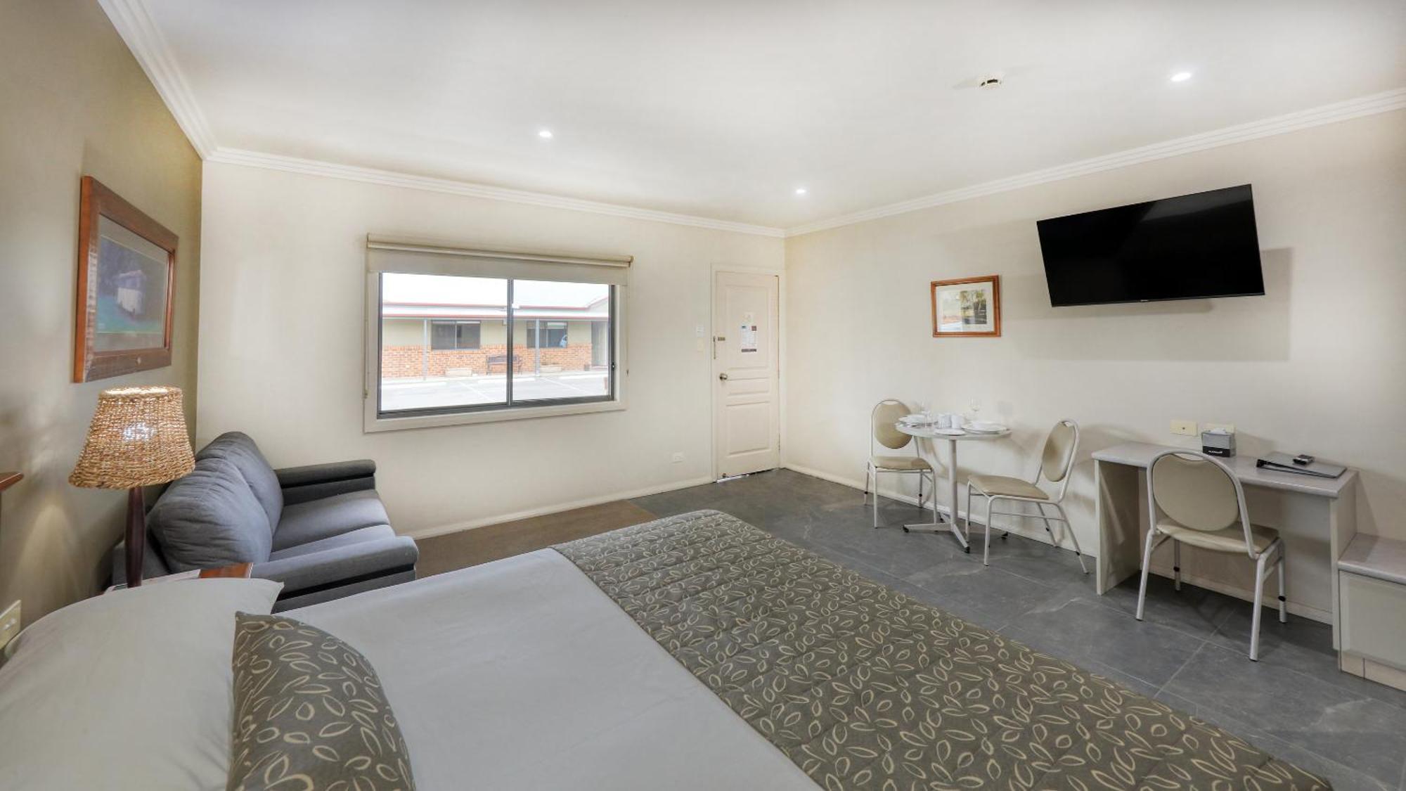 هاي The Saltbush Motor Inn المظهر الخارجي الصورة