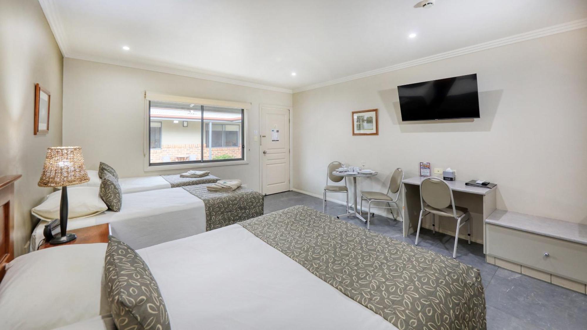 هاي The Saltbush Motor Inn المظهر الخارجي الصورة