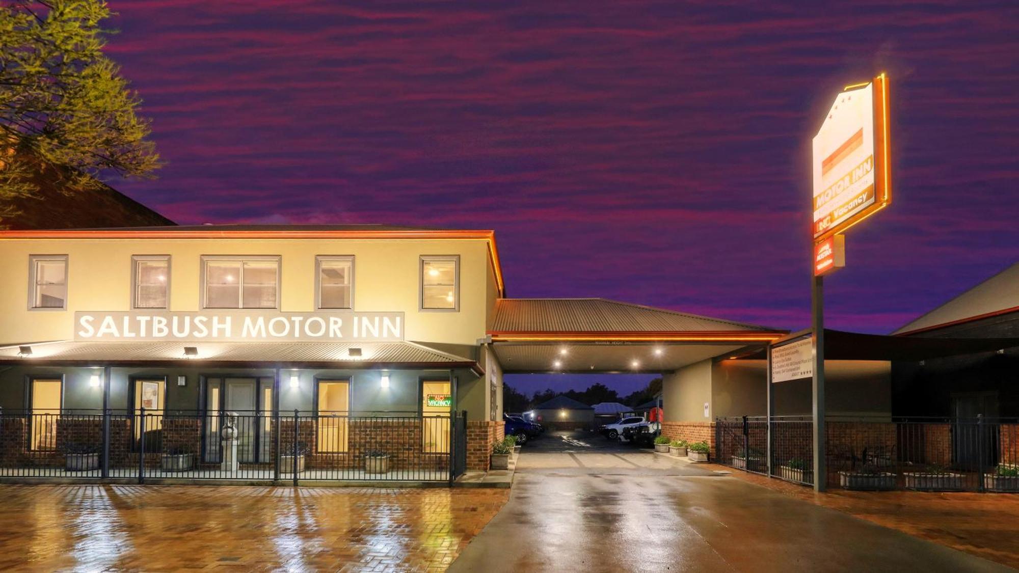 هاي The Saltbush Motor Inn المظهر الخارجي الصورة