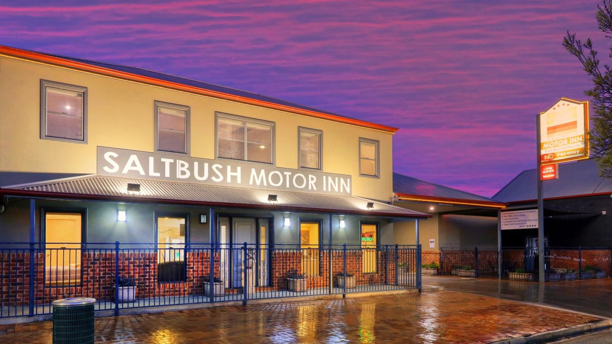 هاي The Saltbush Motor Inn المظهر الخارجي الصورة