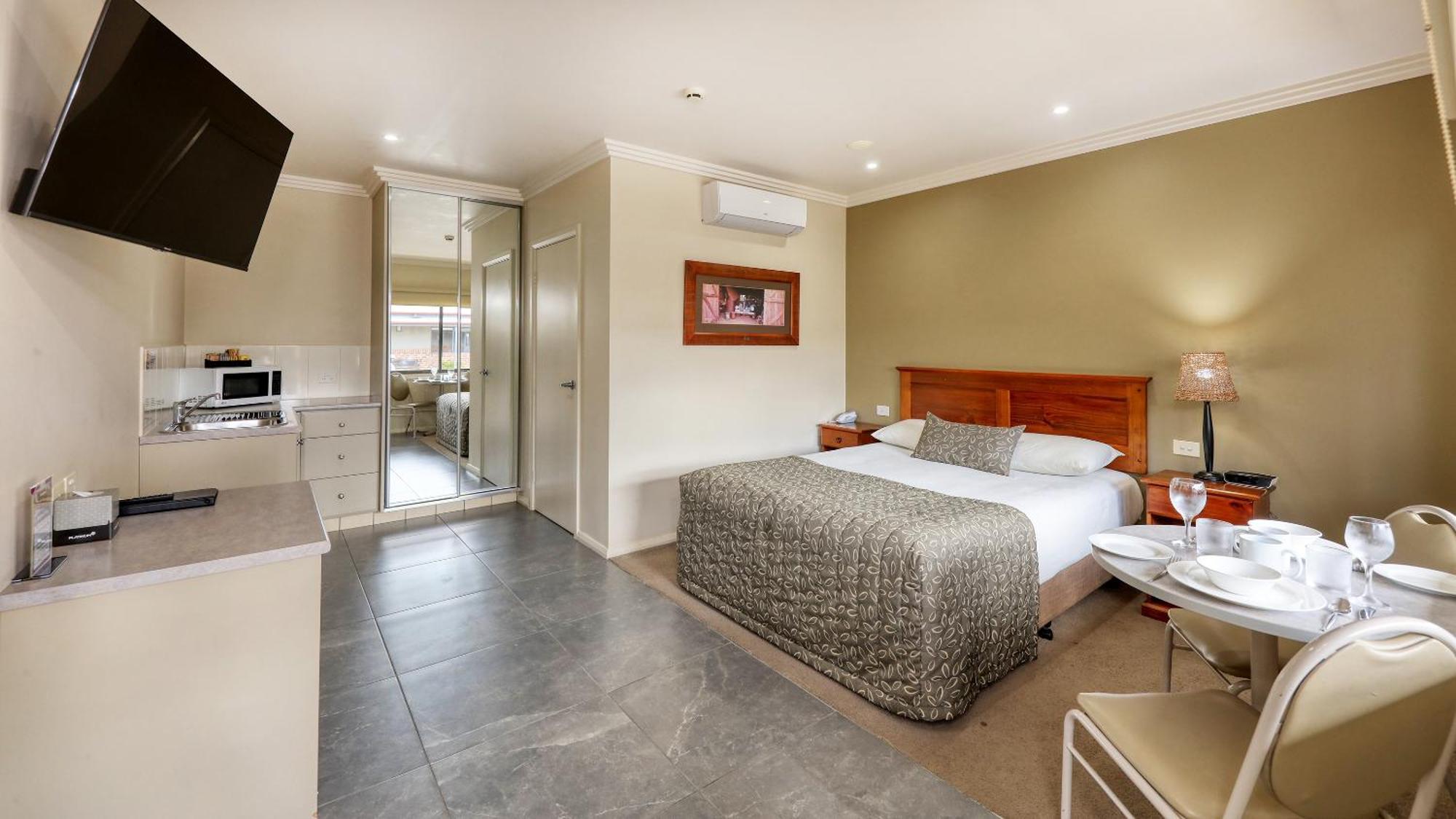 هاي The Saltbush Motor Inn المظهر الخارجي الصورة