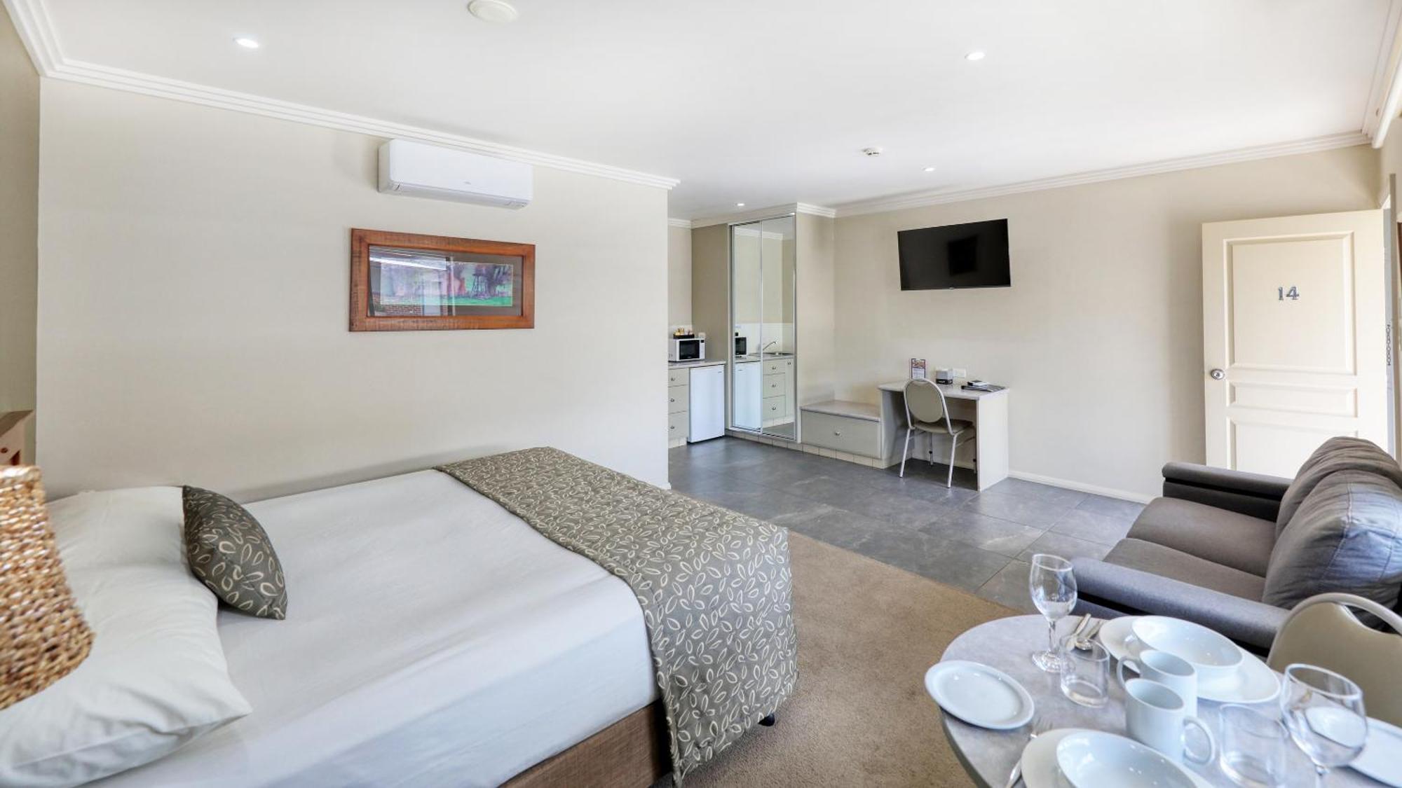 هاي The Saltbush Motor Inn المظهر الخارجي الصورة