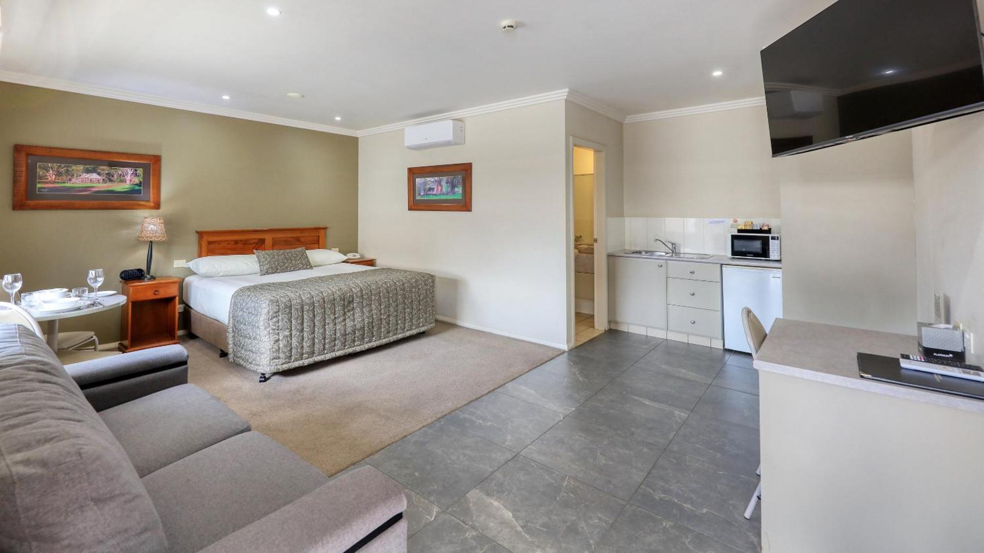 هاي The Saltbush Motor Inn المظهر الخارجي الصورة