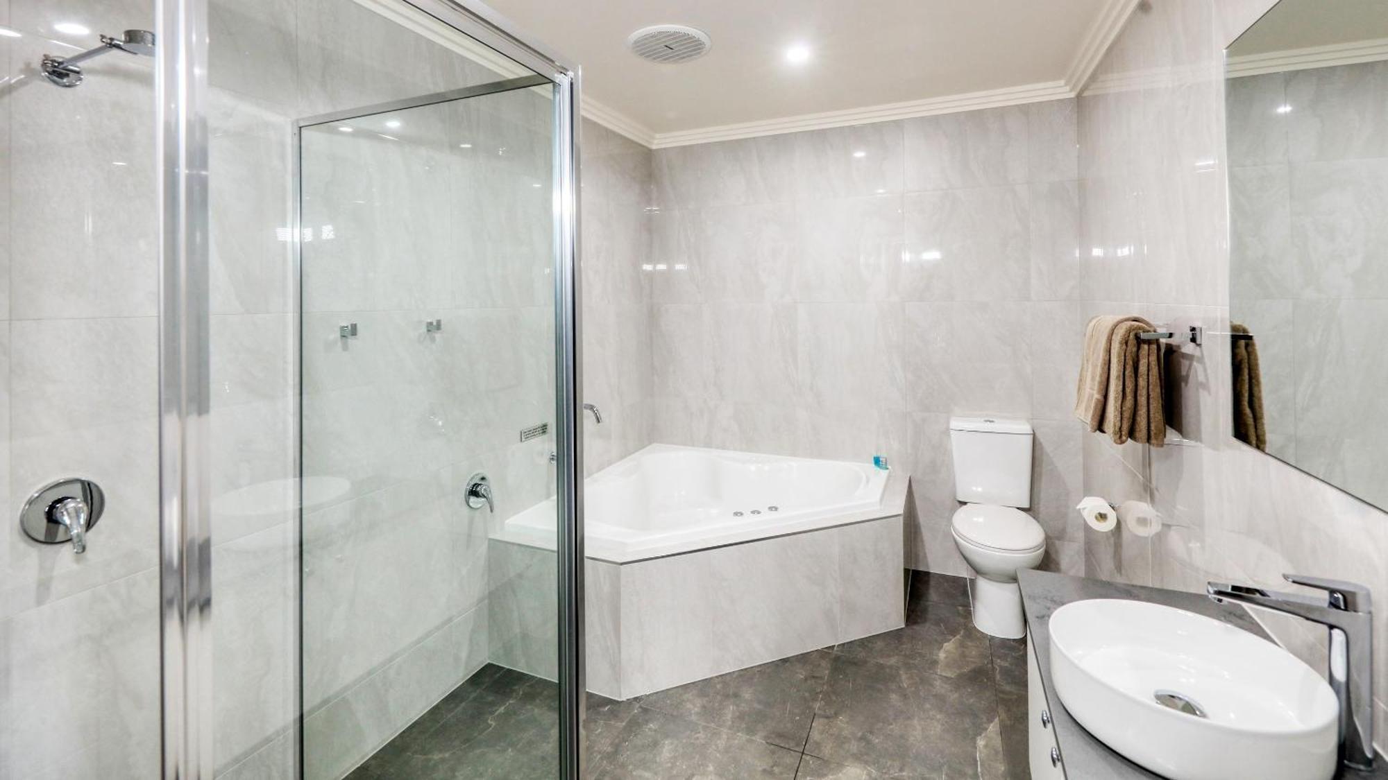 هاي The Saltbush Motor Inn المظهر الخارجي الصورة