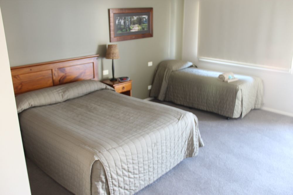 هاي The Saltbush Motor Inn المظهر الخارجي الصورة