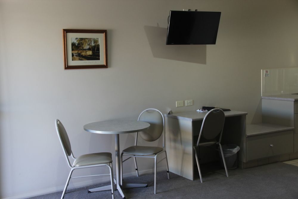 هاي The Saltbush Motor Inn المظهر الخارجي الصورة